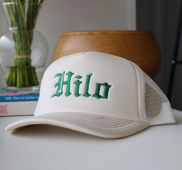 Hilo Trucker - Old English - Cream