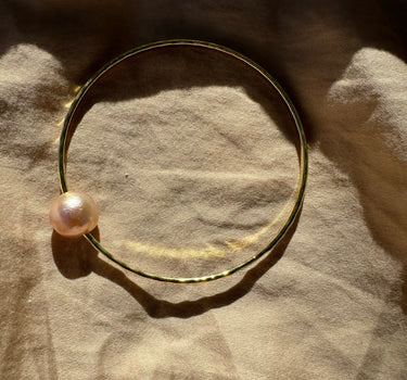 Pink Edison Pearl Bangle 18k